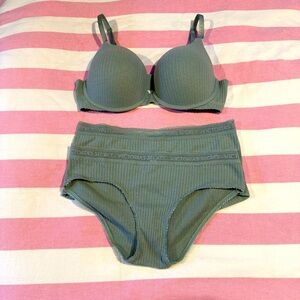 Victoria’s Secret T-Shirt Bra & Matching Panties